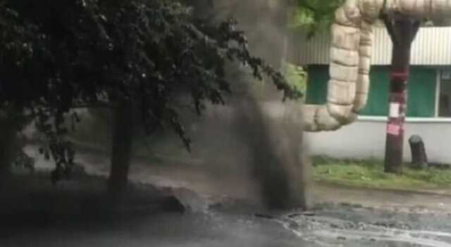 Фонтан из фекалий бил больше часа: российский Саратов затопило нечистотами