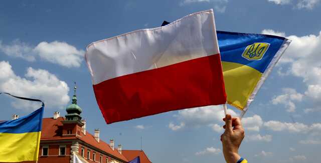 "Россия – враг. Польша – друг": Зеленская показала щемящее видео о беженцах из Украины