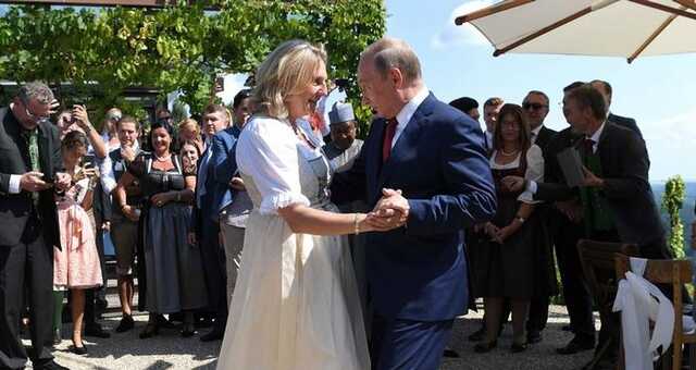 Танцевавшая с Путиным бывшая глава МИД Австрии вышла из совета директоров «Роснефти»