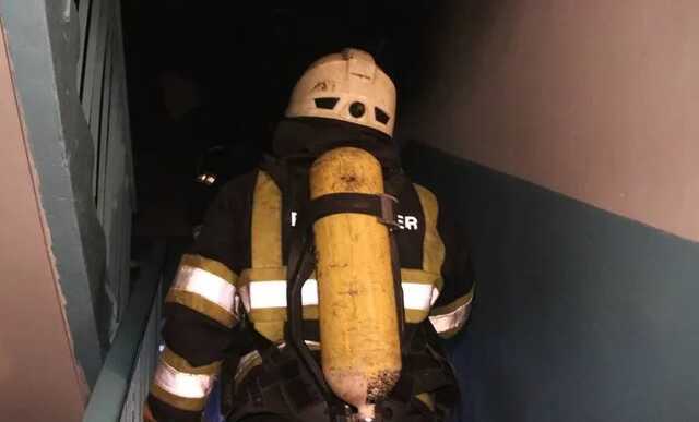 В Киеве во время пожара в многоэтажке погиб пенсионер