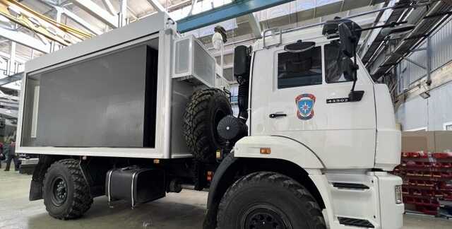 Оккупанты развернули в Мариуполе передвижные экраны для трансляции росТВ