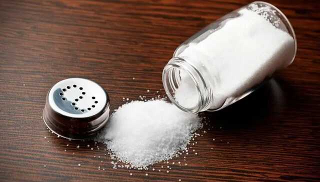 З полиць тернопільських магазинів «змітають» сіль