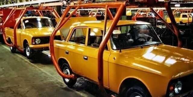 В РФ признали невозможность возрождения "Москвича" без помощи из-за рубежа