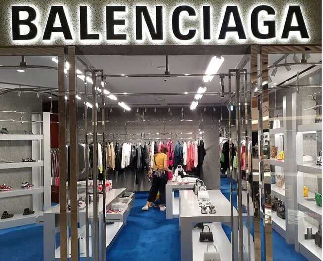 В Таиланде блогерше отказались продать сумку Balenciaga