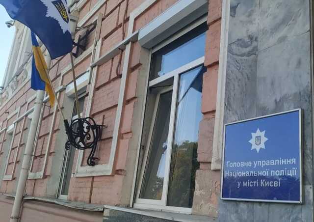 В Киеве мужчина сделал замечание компании граждан и получил ножевое ранение