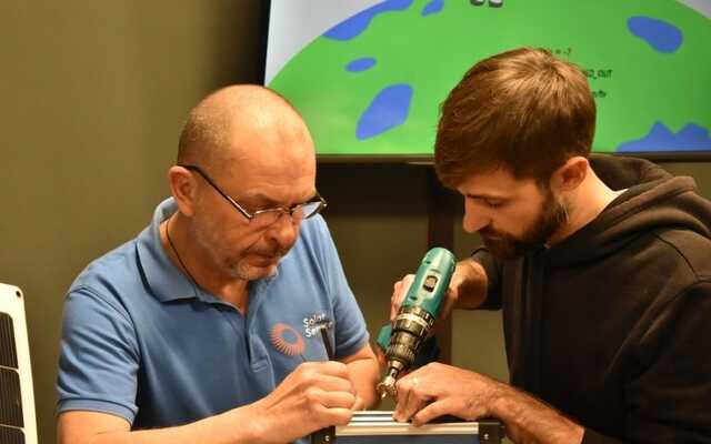 Николаевские инженеры создают мобильные зарядные для защитников Украины