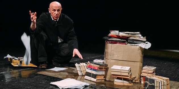 В столице возобновляет работу Молодой театр: представят моноспектакль Вертинского «Синий автомобиль»