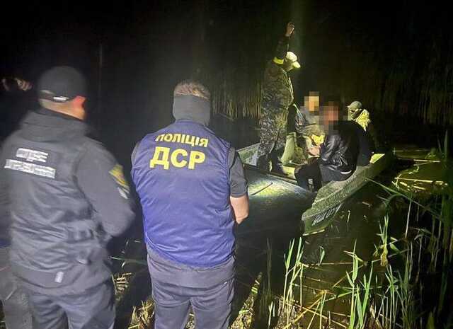 В Беляевке мужчина на лодке вывозил призывников в Приднестровье