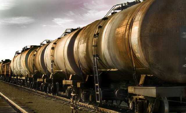 «Укрзализныця» получила от армии 10 тысяч тонн дизтоплива