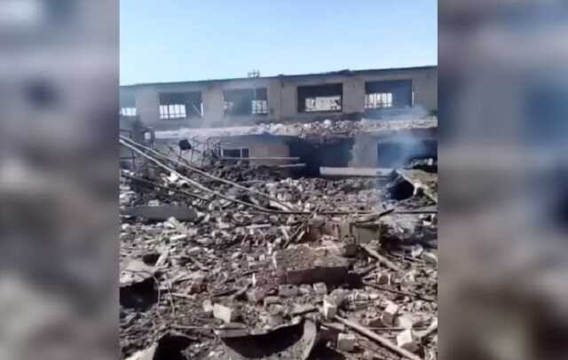 Войска РФ ракетным ударом разрушили здания завода "Артемсоль" в Соледаре