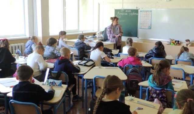 Оккупанты открыли в Мариуполе школу без питания и электричества