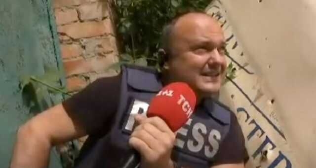 Журналисты ТСН на Донбассе попали под обстрел в прямом эфире