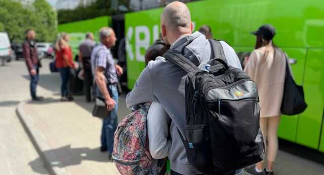 Застрявшие на родине: мужчин с ПМЖ за границей не выпускают из Украины