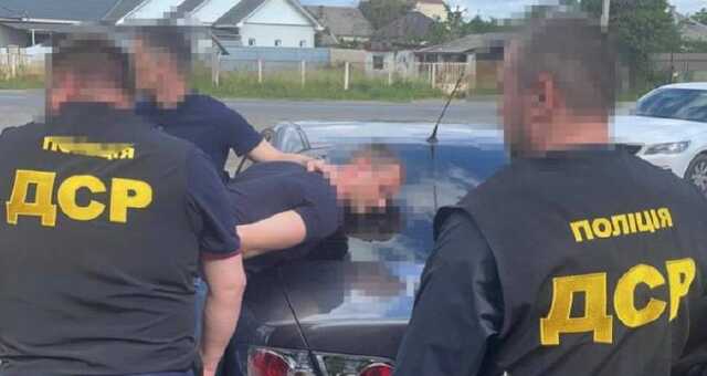 Инспектор Закарпатской таможни попался на взятке в 10 тысяч долларов