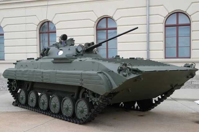 ВСУ показали уничтожение БМП оккупантов с полным боекомплектом