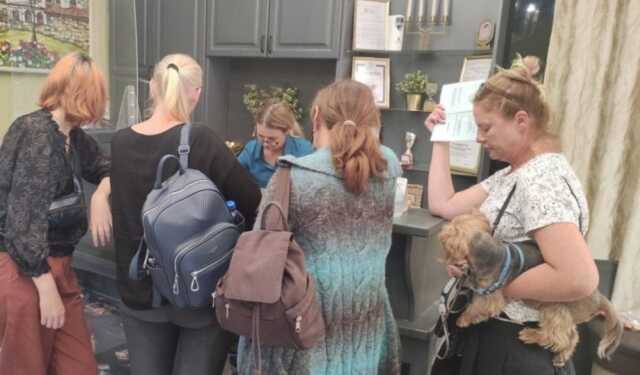 Выгнали из гостиниц: в Болгарии украинские беженцы отказались переезжать вглубь страны