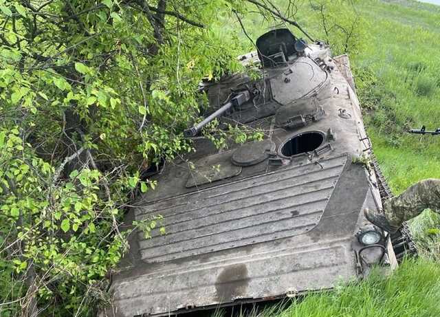 Бойцы 57-й ОМБр уничтожили БМП-2 рашистов на Луганском направлении