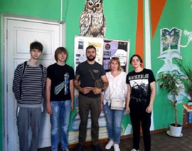 Ученики киевской школы отказались от выпускного и отдали все деньги ВСУ