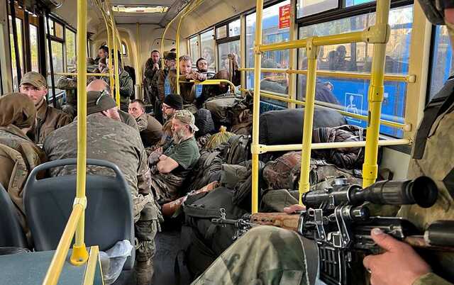 Оккупанты показали на видео, в каких условиях содержатся защитники «Азовстали»