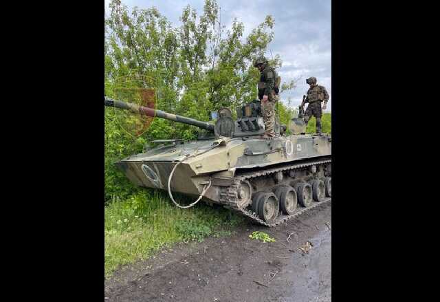 Украинские военные захватили боевую машину десантников РФ, совершавших зверства в Киевской области