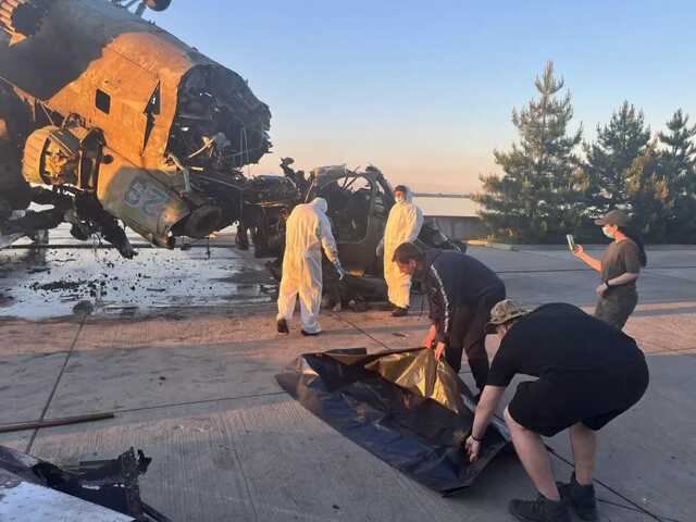 Из Киевского водохранилища достали еще один вражеский вертолет