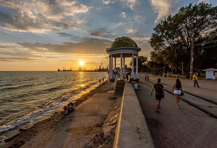 Жители Бердянска: "Курортный сезон будет ужасным, а санатории летом заполонят россияне"