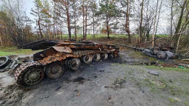 Бійці Об’єднаних сил знищили у неділю чотири танки та бойовий гелікоптер росіян