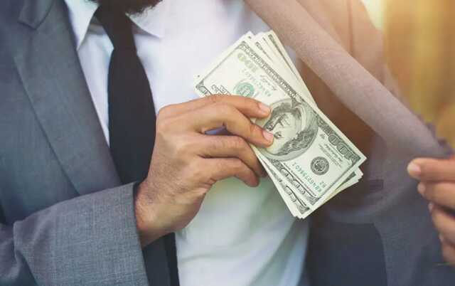 В Черновцах чиновники горсовета воровали деньги сирот