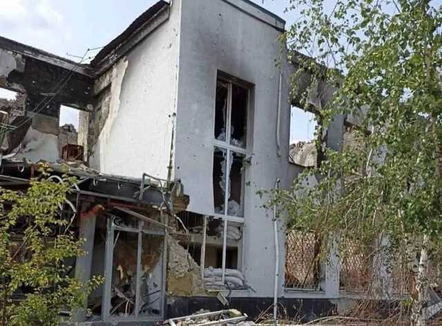 Оккупанты обстреляли рынок, колледж и школу в Лисичанске: есть пострадавшие