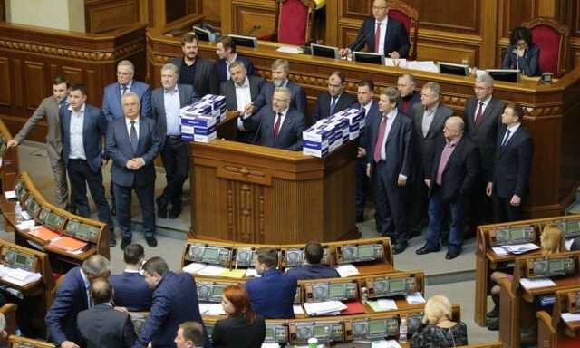 В Украине запретили деятельность партии "Оппоблок"