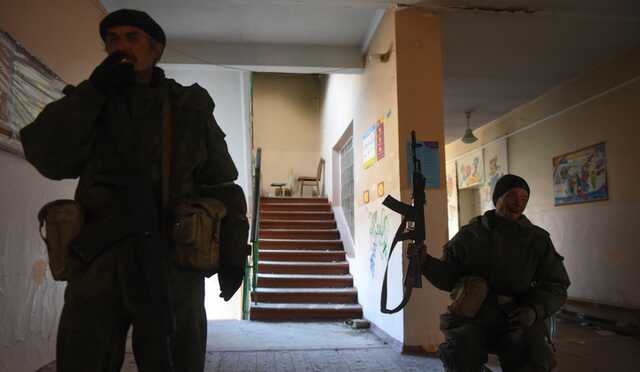 Заживут "по-богатому": оккупанти радуются, как из Мариуполя вывозят технику, евротроллейбусы