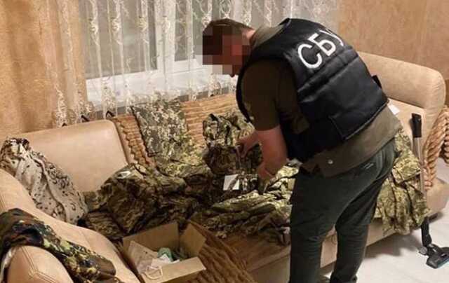 В Умани незаконно сбывали товары, изготовленные для армии