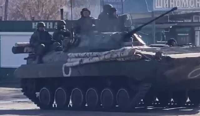 "Сидят, как Рэмбо": житель Бахмача, чтоб остановить рашистов, бросил свой велосипед в танки