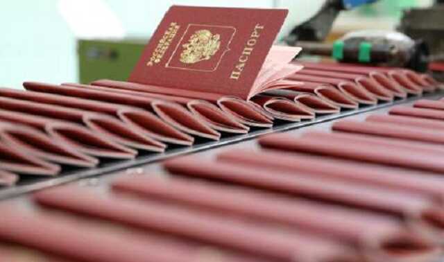 В Херсоне распространяют фейки об огромных очередях за паспортами РФ