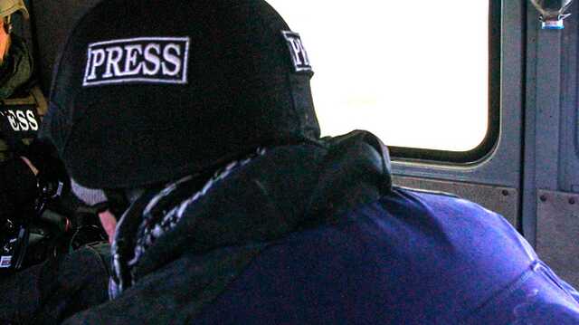 Украинские журналисты попали под артиллерийский обстрел в Лисичанске