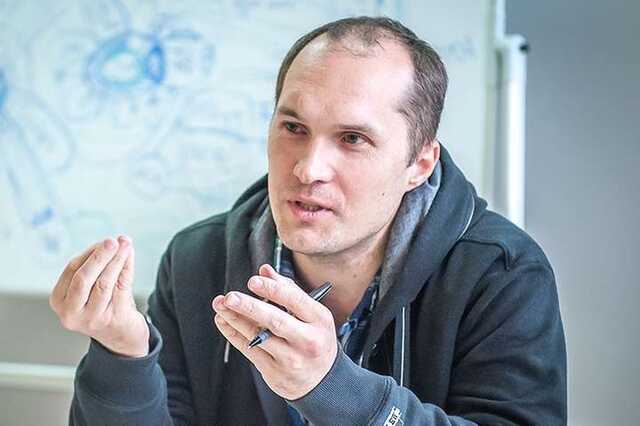 Бутусов: політичне втручання у військове управління значно ускладнює ситуацію на Донеччині