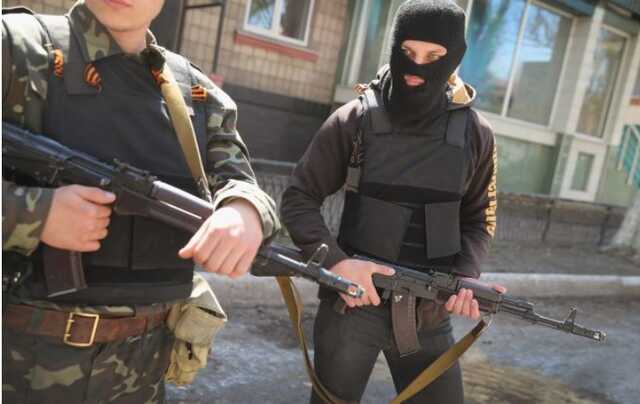 "Они щедрые": в Херсоне местная жительница "вышла замуж" за оккупанта