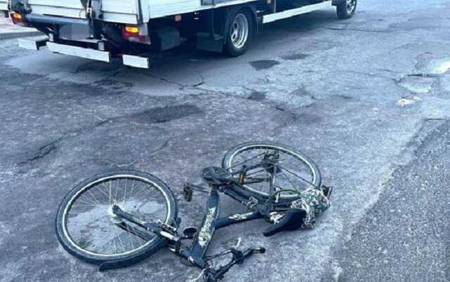 Печальное ДТП под Ровно: 10-летний велосипедист ударился о грузовик и впал в кому