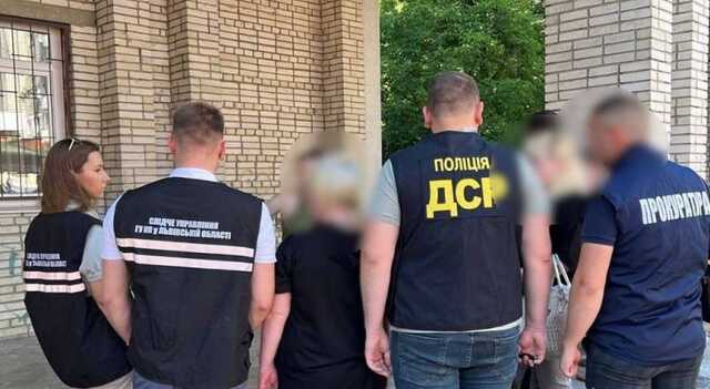 Во Львове женщина организовала схему по вывозу призывников