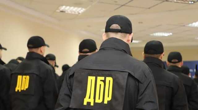 Продавали закупленные военные аптечки и бронежилеты: ДБР расследует еще одну аферу на Буковине