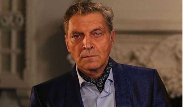 Вже громадянин? Невзоров показав в ефірі два українські паспорти