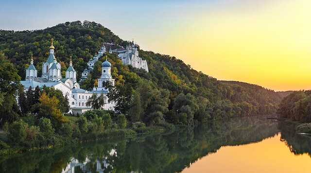 "Законодавством не передбачено": Уряд відмовився відбирати у Онуфрія лаври