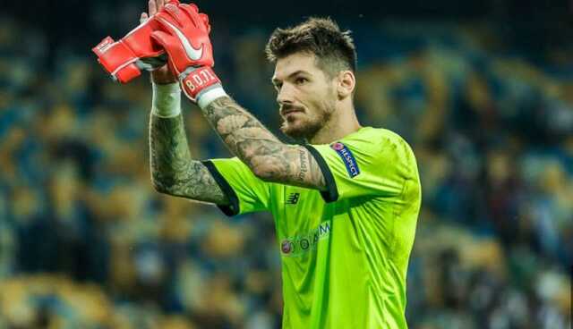 «Слава Україні!»: вратарь «Динамо» украсил тело тризубом и вышиванкой