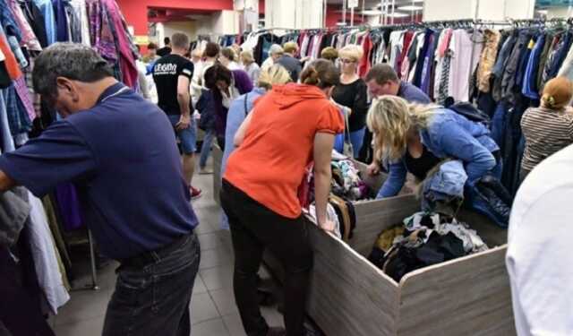 В Білій Церкві покупці "штурмували" секонд-хенд: є постраждалі