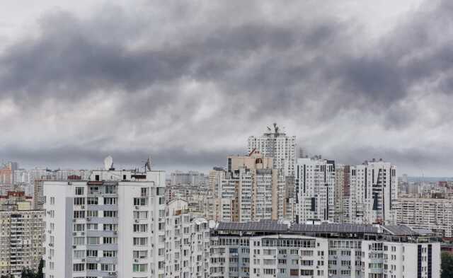 Ракетный удар по Киеву: под завалами находятся люди