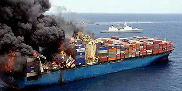Грузовое судно с россиянами на борту загорелось у берегов Японии