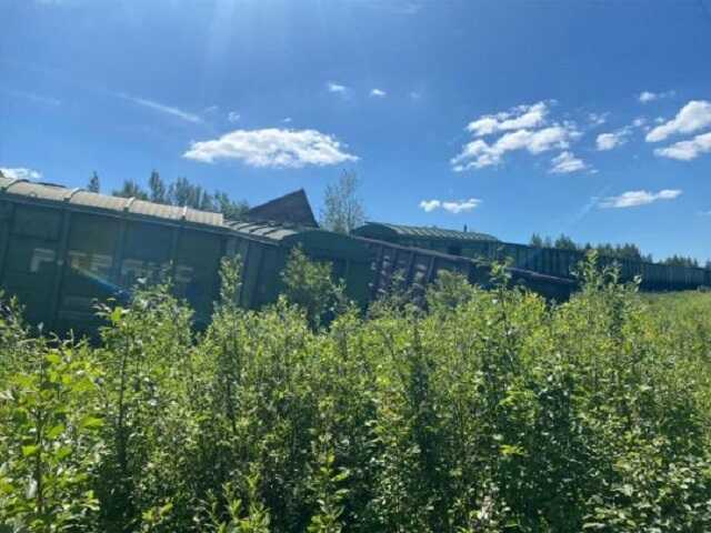 Карма в действии: в РФ сошел с рельсов поезд с боеприпасами