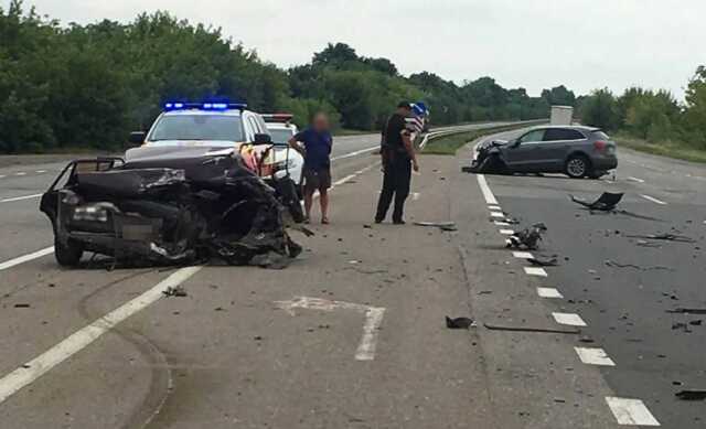 На трассе Киев-Одесса иномарка влетела в ВАЗ с семьей: погибла 15-летняя девочка