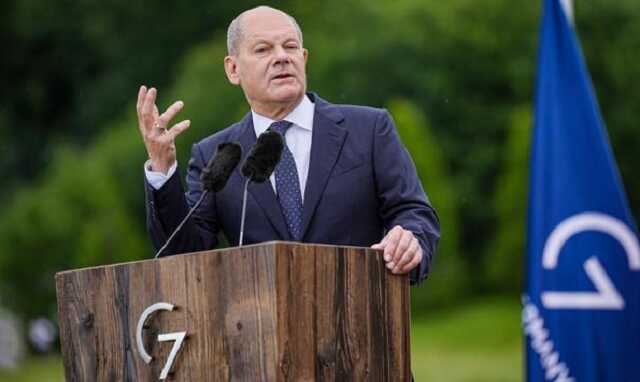 Шольц рассмеялся в ответ на вопрос о предоставлении гарантий безопасности для Украины