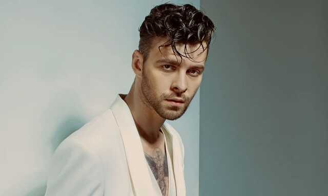 В Москве расклеили афиши с концертом Макса Барских